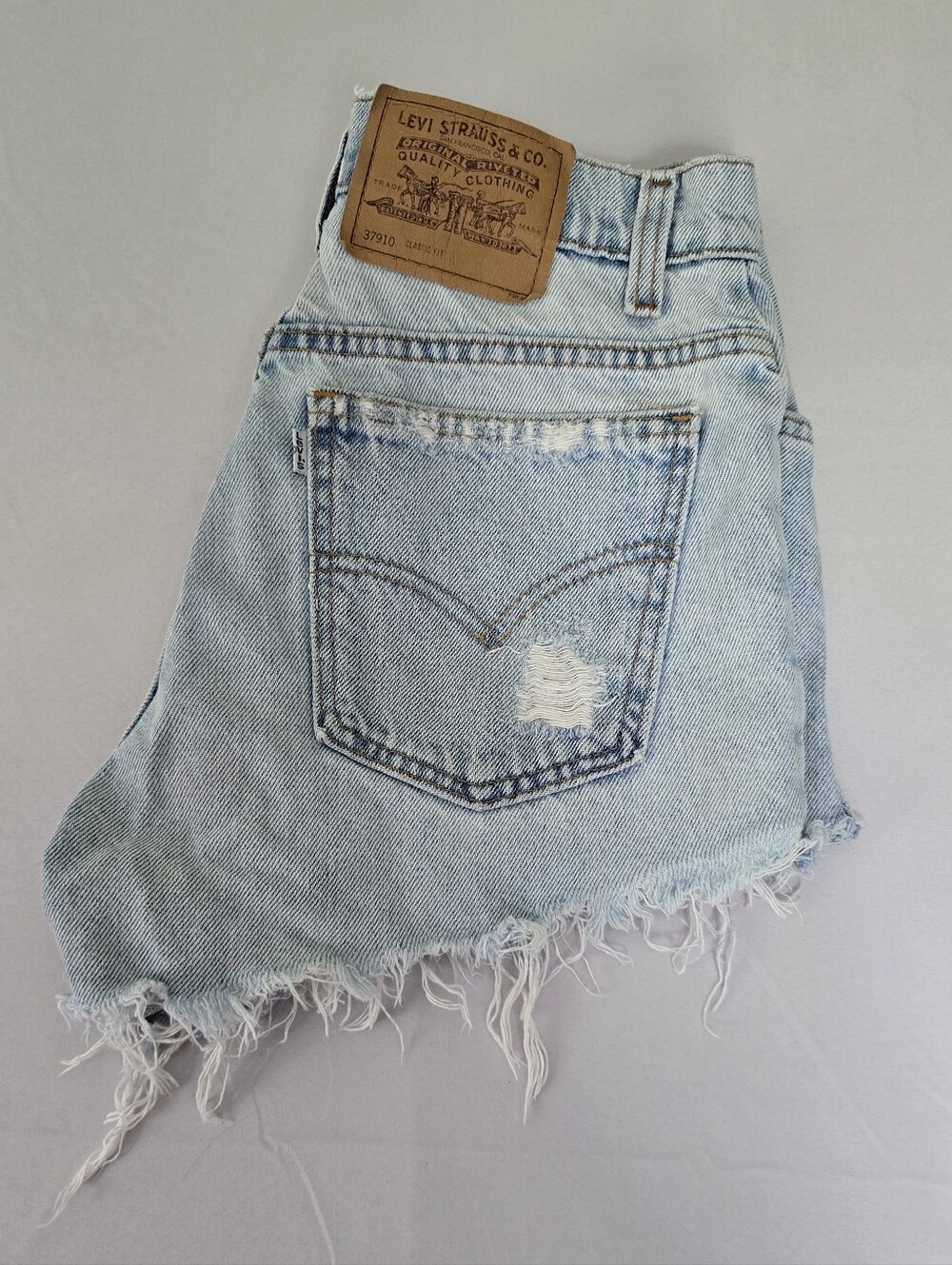 Vintage Levi's 910 Classic Fit Distressed Shorts Size 9